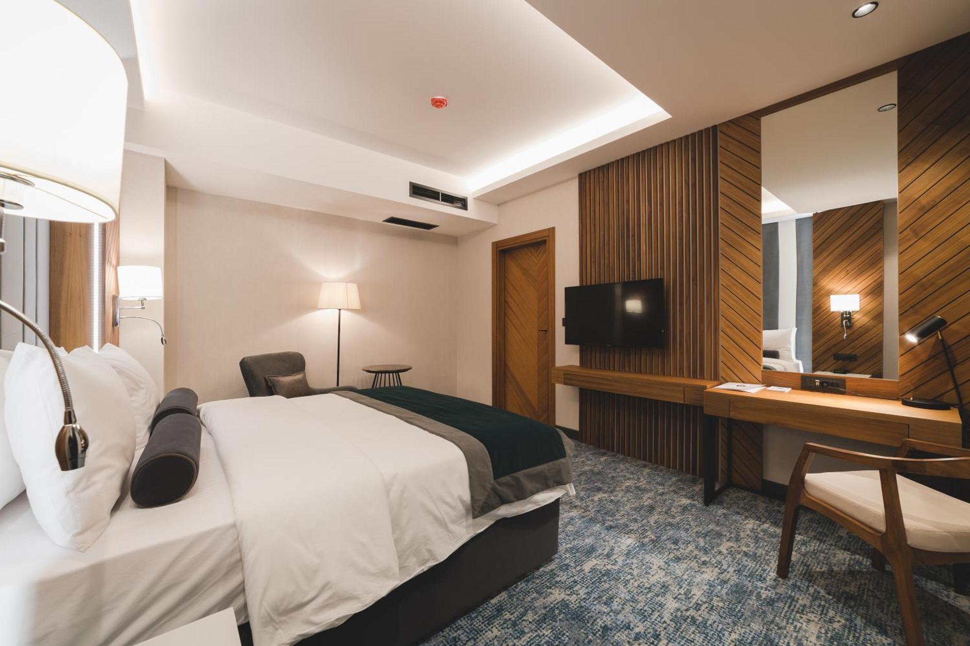 Bristol Hotel Podgorica Exterior photo